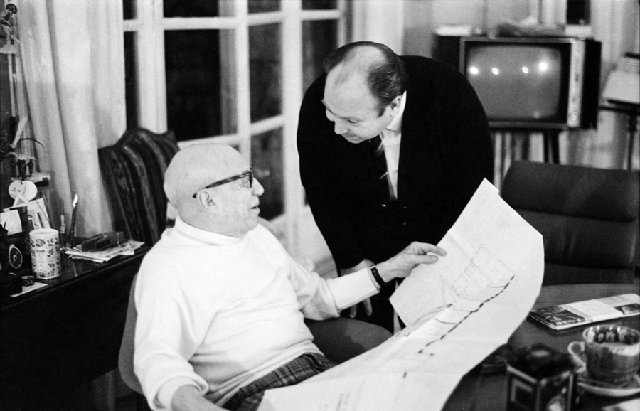 Picasso avec Jean-Maurice Rouquette, photo de Lucien Clergue.